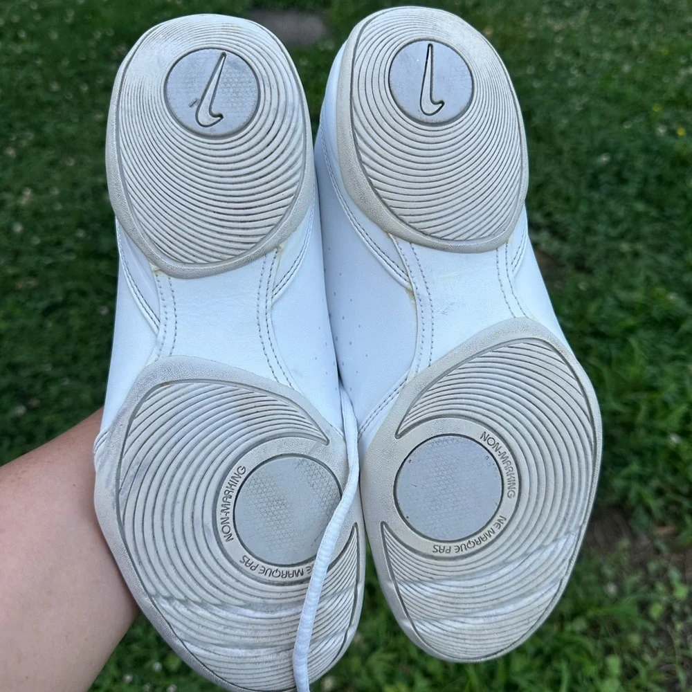 Nike NON-MARKING White and Green Shoes